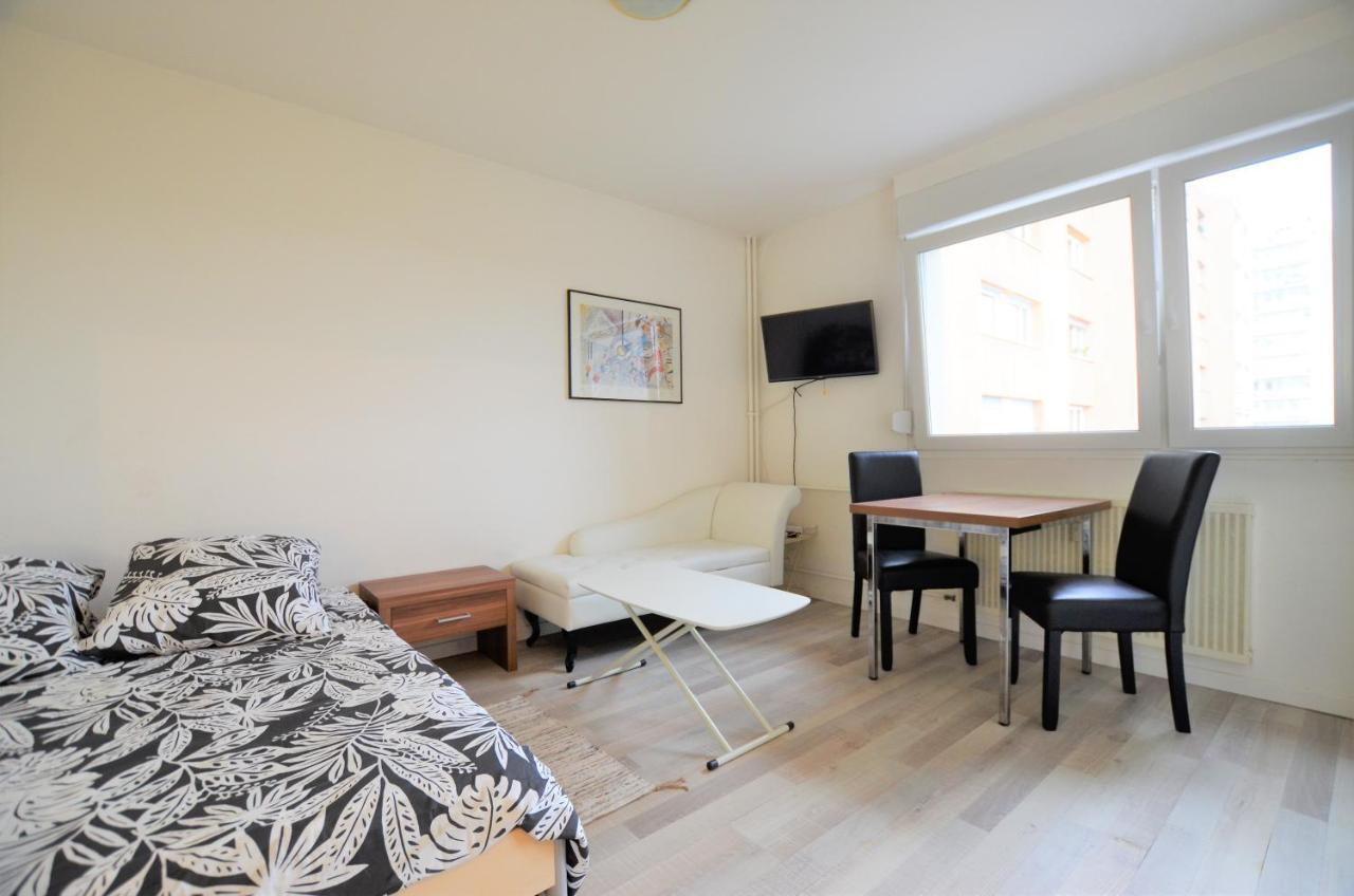 Studio 76 Saint-Louis  Luaran gambar
